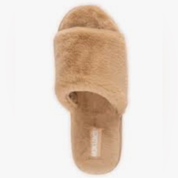 NWT MUK LUKS faux fur platform slipper, size medium (9-10) - Picture 2 of 15
